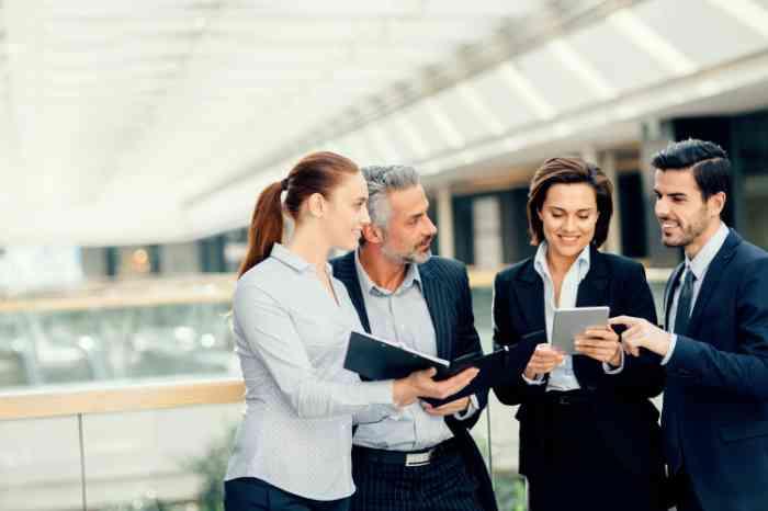 Specialists discussing finacing options with a customer