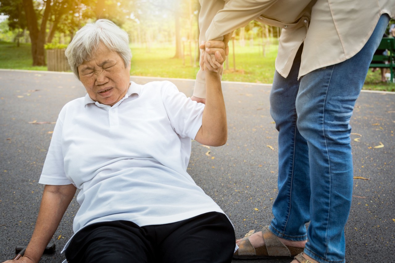 elderly woman dizziness