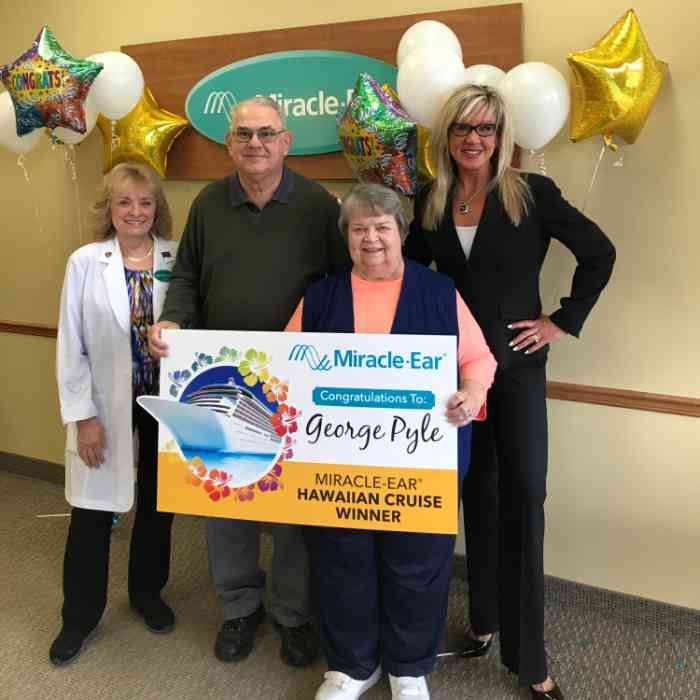 Cruise winner George Pyle with wife Carol and Miracle-Ear franchise owner