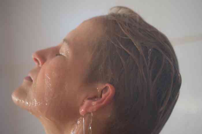 Top 5 Ways to Get Rid of Water in Your Ears after Swimming