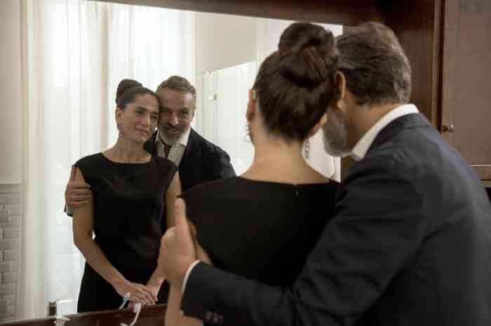 A couple with BTE hearing aids looking at the mirror