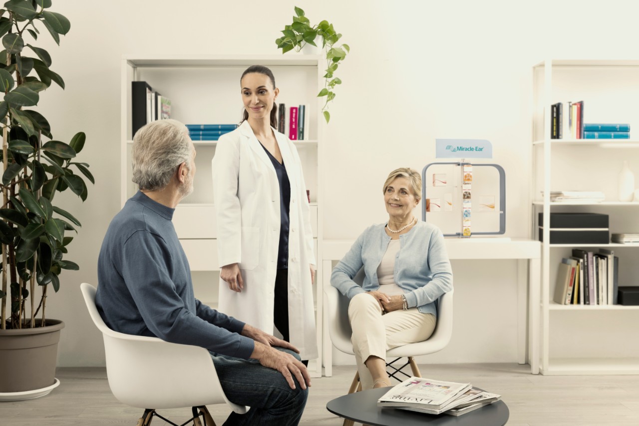 One of our audiologists with two customers in a Miracle-Ear center