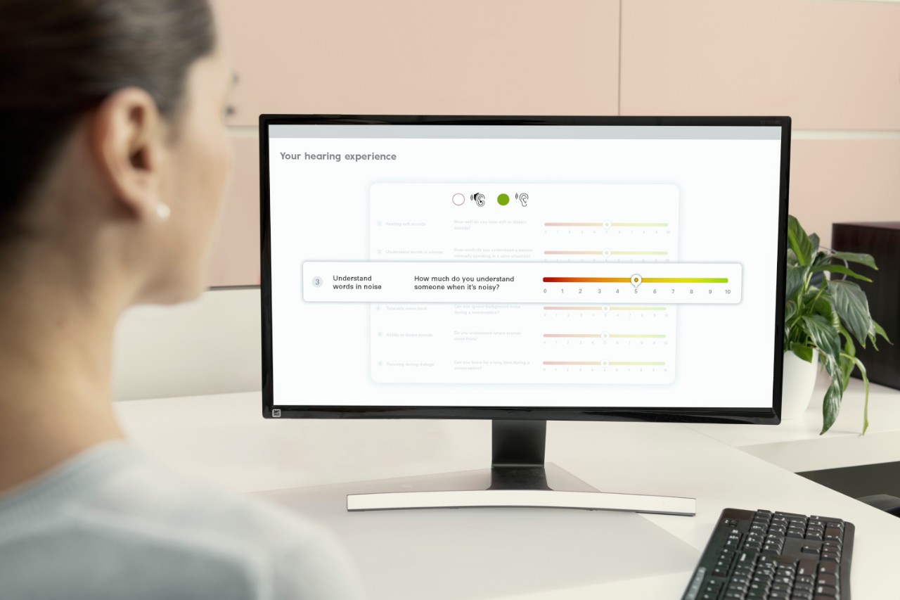 Audiologist working on a PC