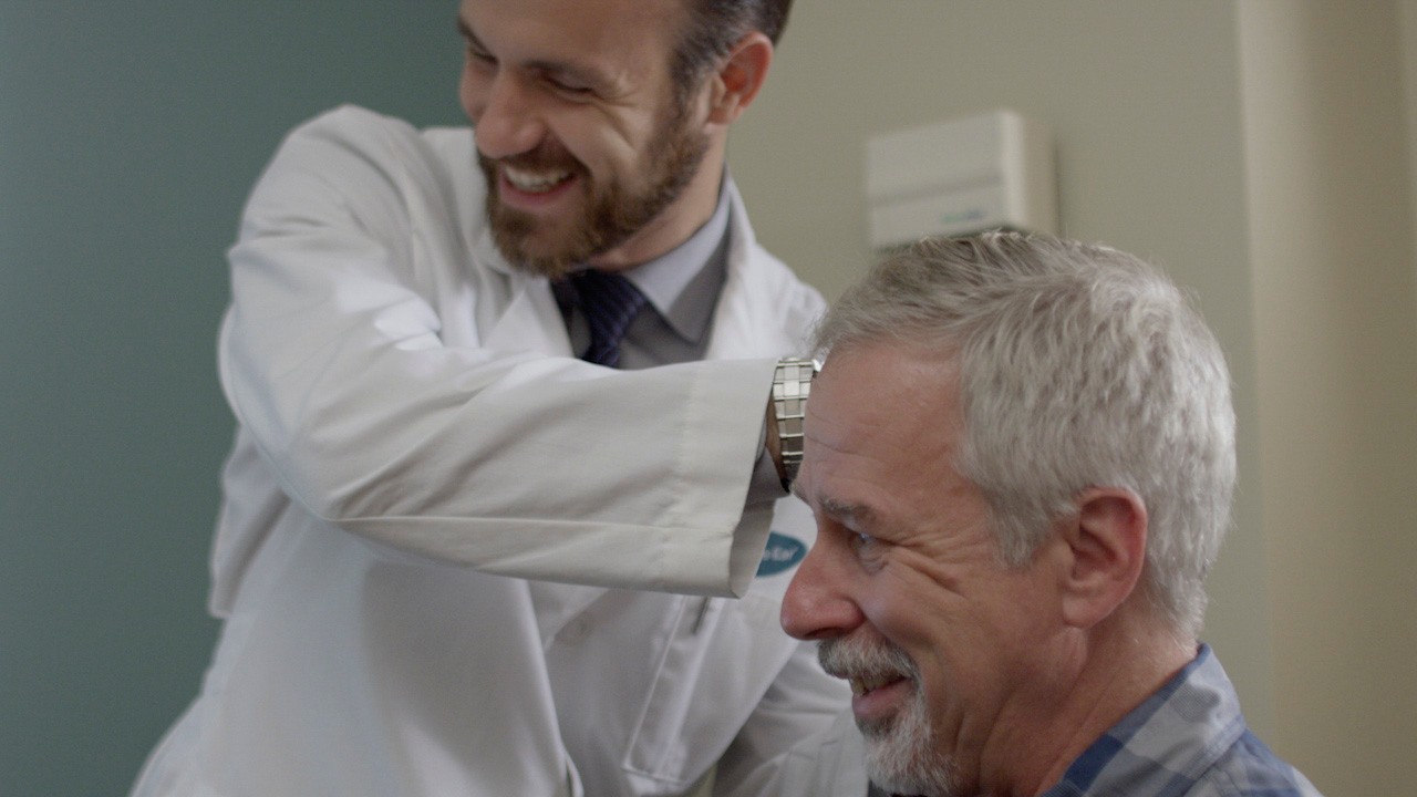 Miracle-Ear audiologist and an elderly man during a hearing test
