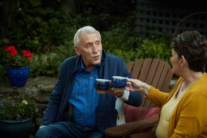 Bruce and his wife Maren holding mugs