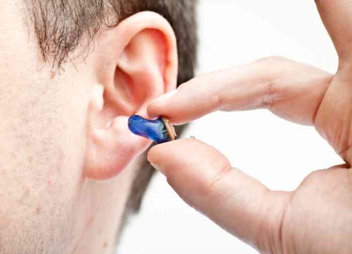 Man holding a ITE hearing aid